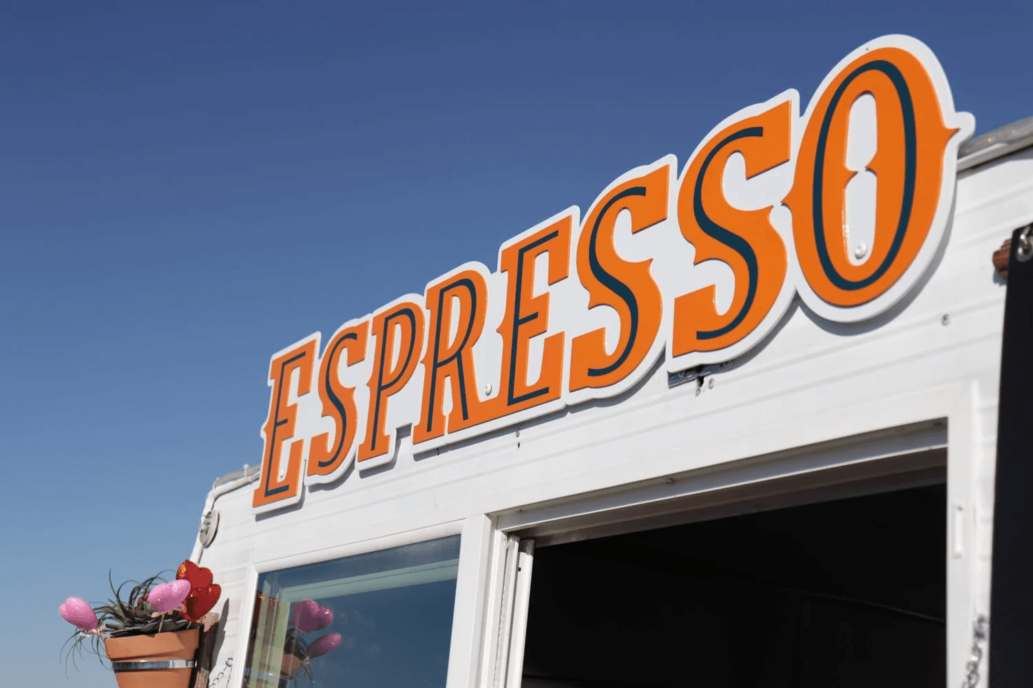 Custom building signs in Kansas City for business visibility